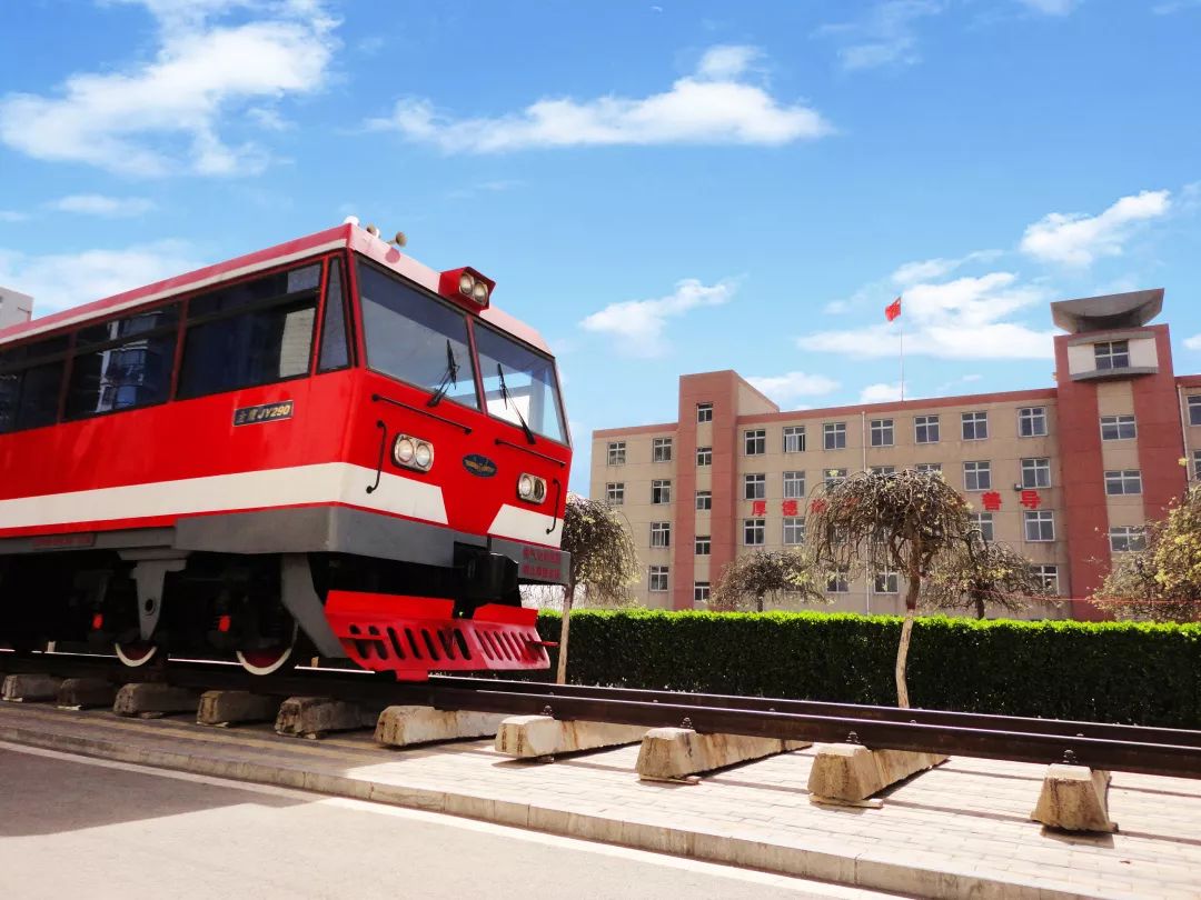 石家庄铁路学校中专有火车司机专业吗?